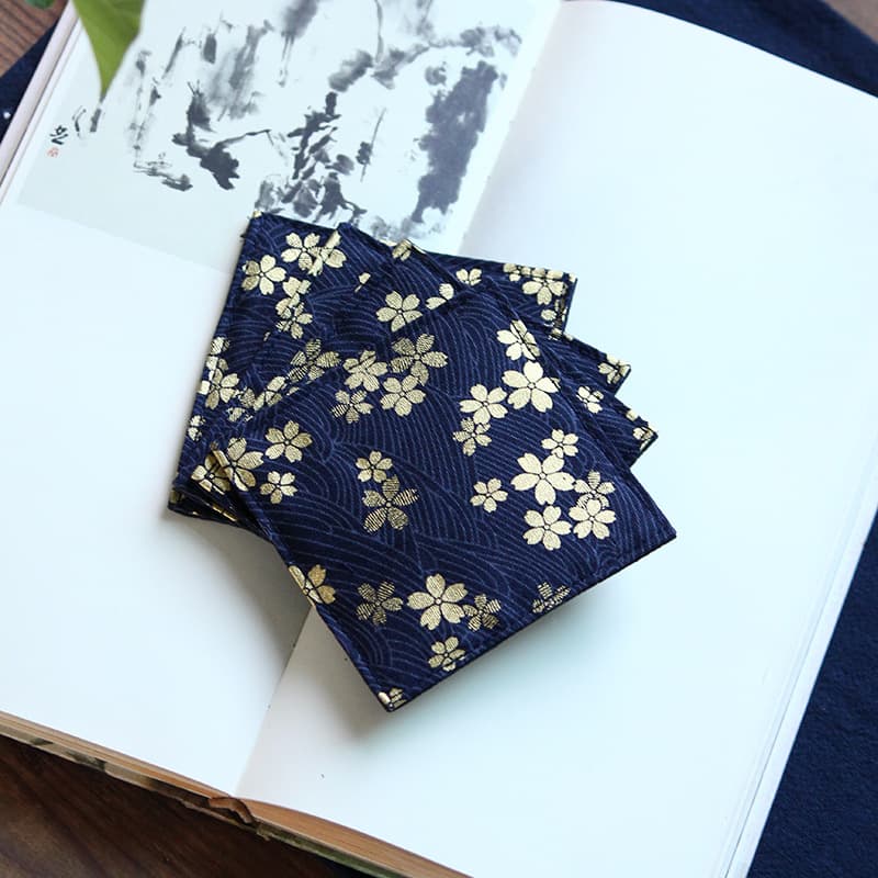 ランチョンマット 和柄プリント布製コースター ３枚セット 着物生地風 【ボタン柄】