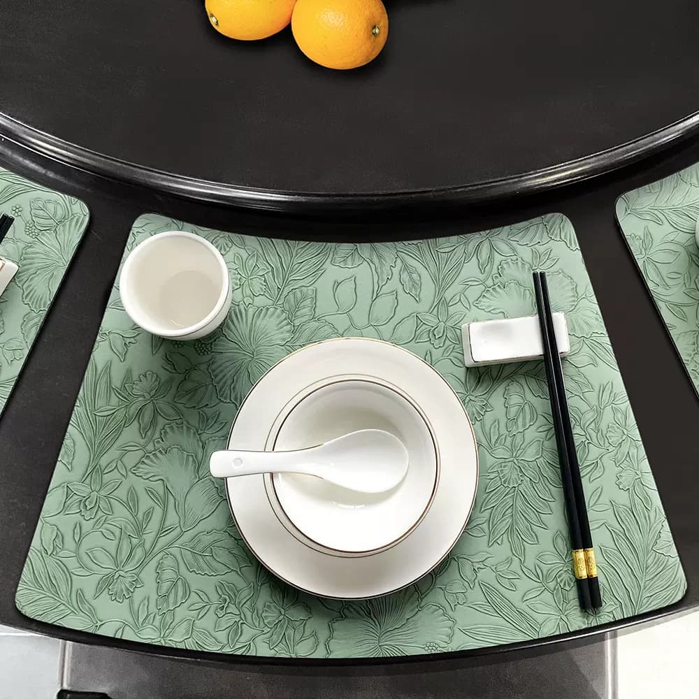 花柄エンボス加工・合皮製・高級・ランチョンマット