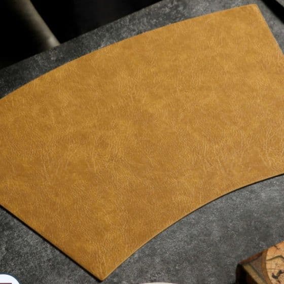 ランチョンマット 高級感漂う撥水加工合皮製食卓敷