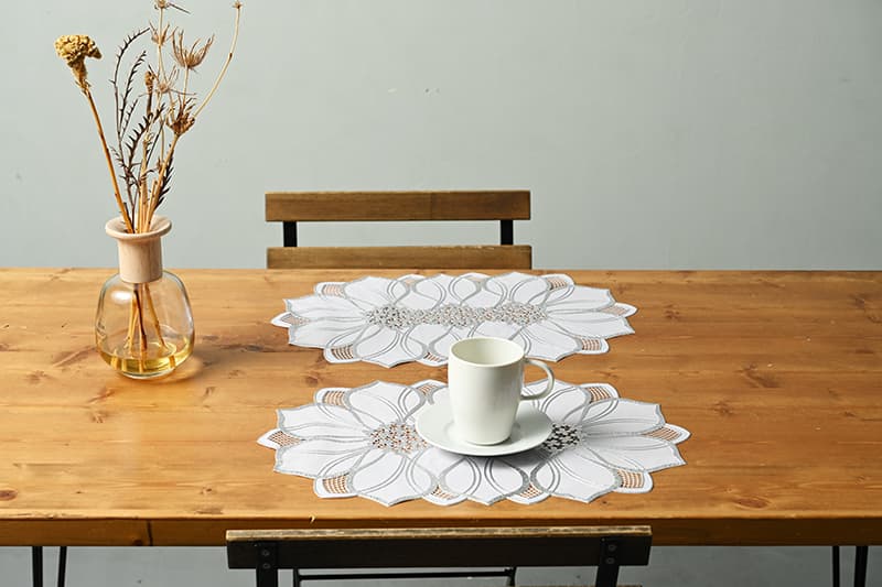 北欧風花柄ランチョンマット（同色2枚組）