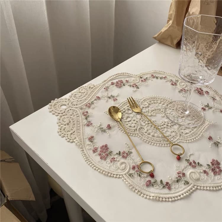 ランチョンマット 北欧風刺繍レーステーブルマット 花柄装飾クロス