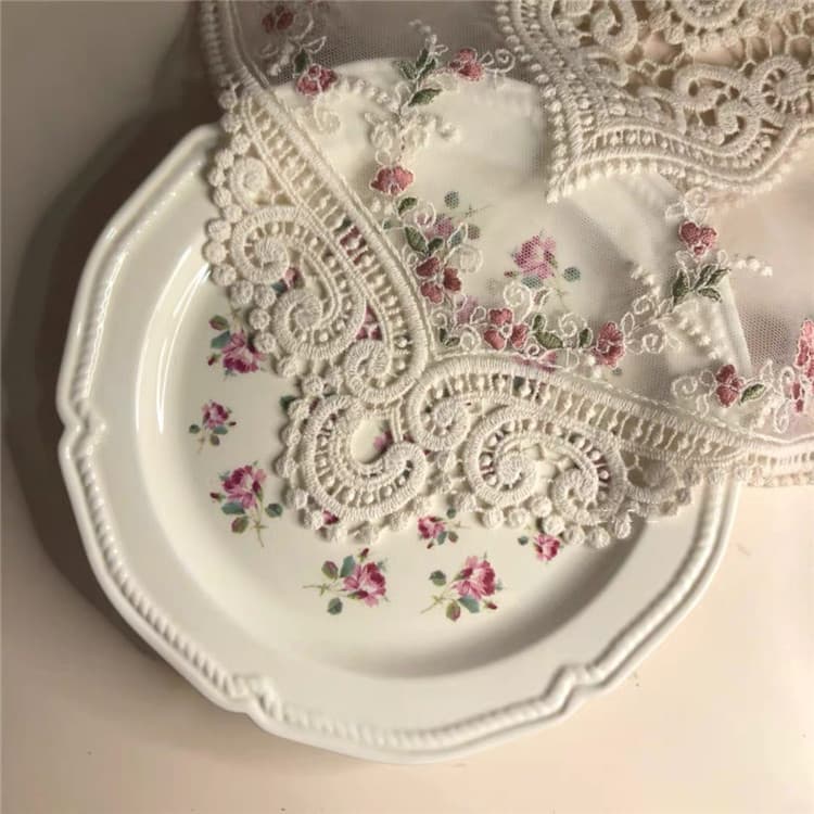 ランチョンマット 北欧風刺繍レーステーブルマット 花柄装飾クロス