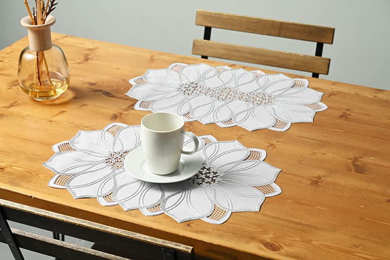 北欧風花柄ランチョンマット（同色2枚組）