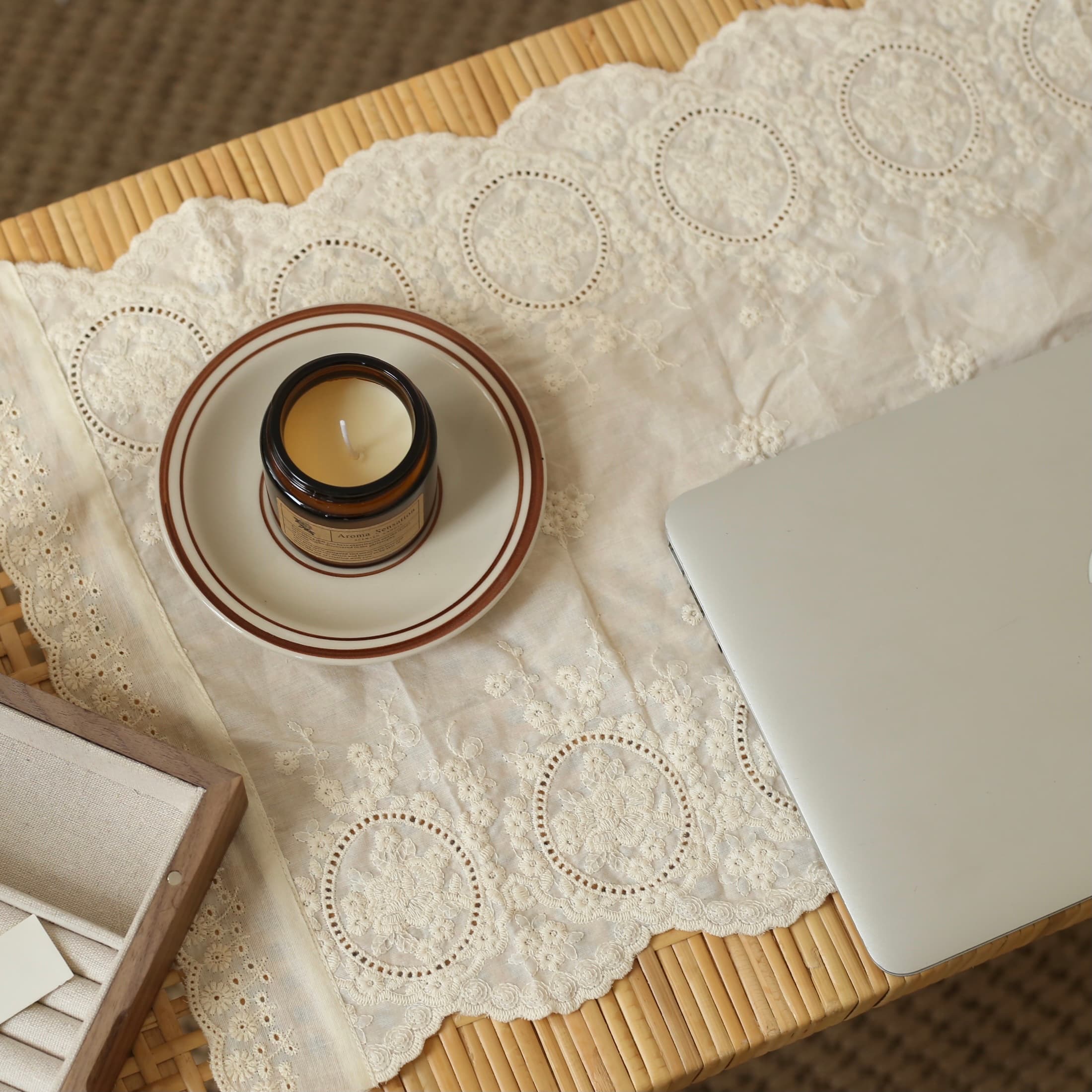 ランチョンマット 花レース円形刺繍テーブルマット