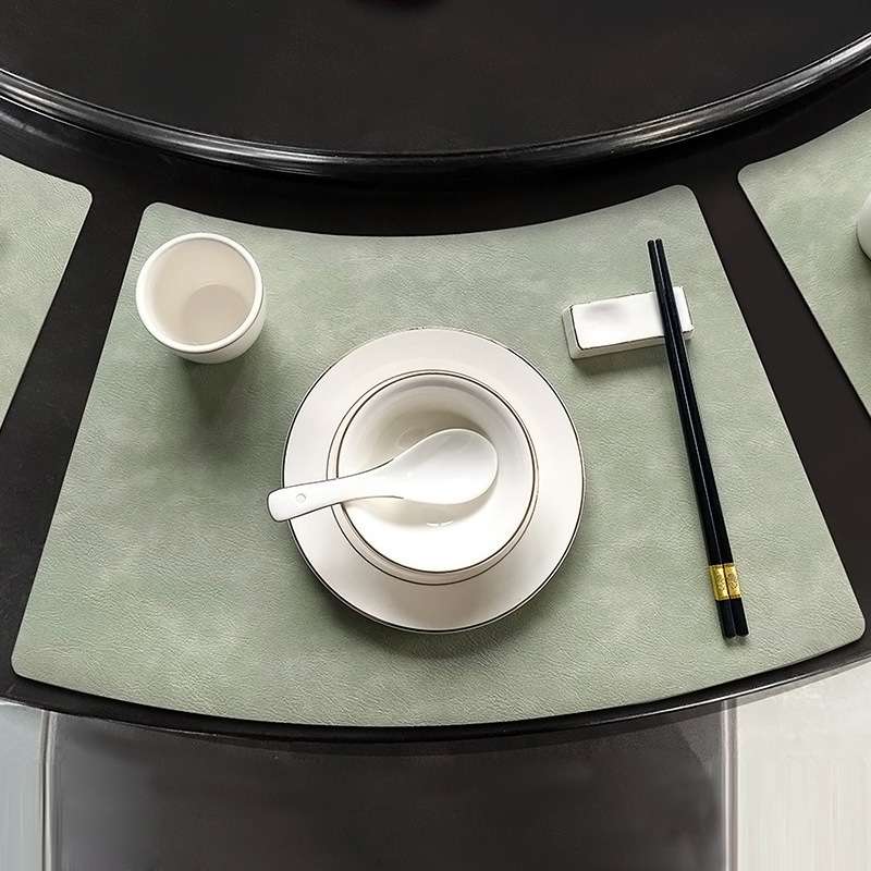 ランチョンマット モダン円形・無地・合皮製・プレースマット