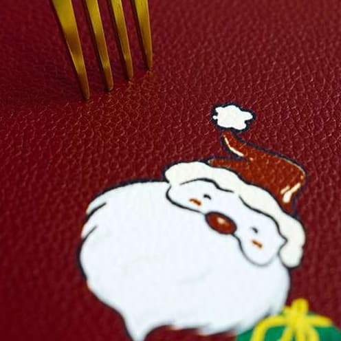 クリスマス模様入り合皮ランチョンマット 【角あり・ゴージャスレザーレッド】