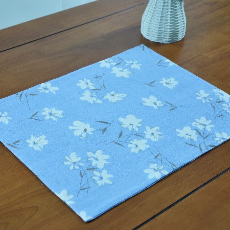小花散りばめ布製ランチョンマット