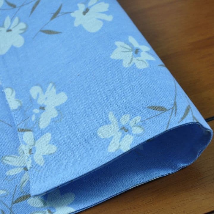 小花散りばめ布製ランチョンマット